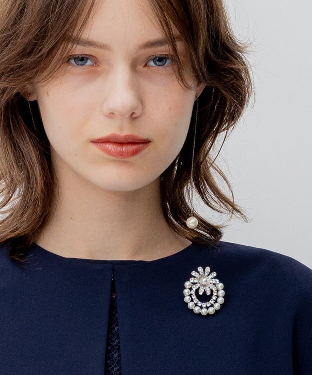 23区 【APPLAUDIR】ビジューパールブローチ シルバー系