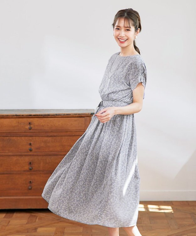 Tiaclasse 【洗える】花柄タックフレンチスリーブワンピース グレー