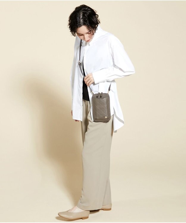 LA BAGAGERIE 【レザー×ステッチ】スマホポシェット グレージュ