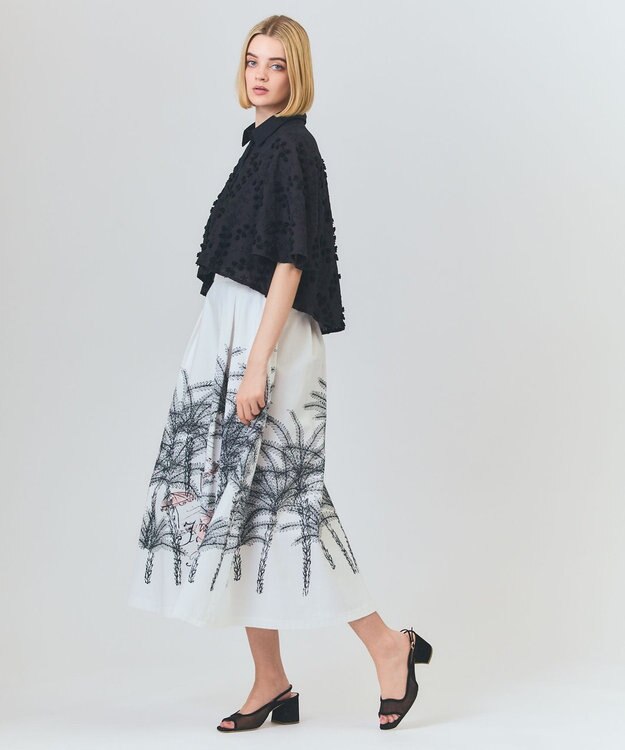 GRACE CONTINENTAL フラワーembケープブラウス ブラック