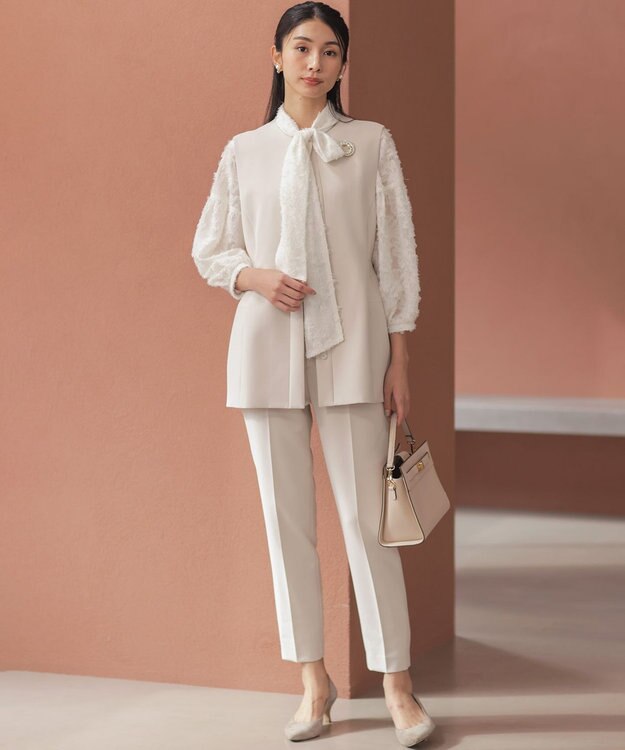 組曲 L 【KUMIKYOKU NAVY】コンフォータブルドレープ フリルテーパードパンツ サンドベージュ系