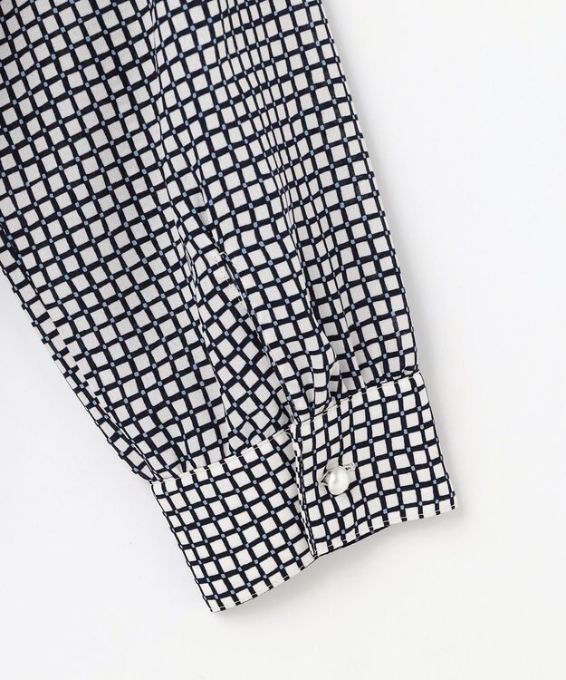 J.PRESS LADIES L ジーナ梨地 幾何プリント ブラウス ホワイト×ネイビー系