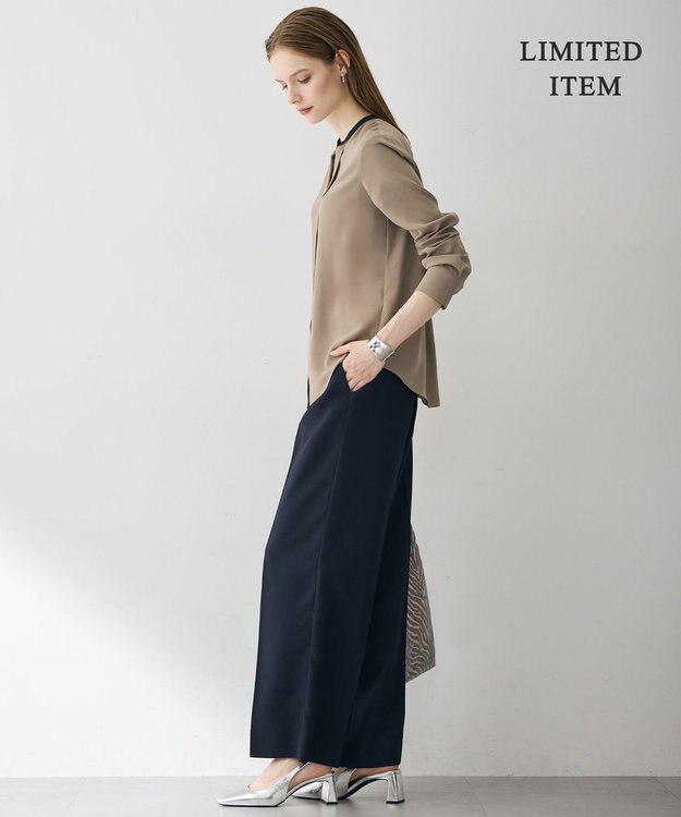 ICB L 【6/12-6/28期間限定・受注生産・WEB限定】BackSatinAmunzen キーネックブラウス ライトモカ×ネイビー