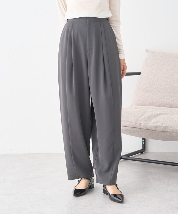 earth music&ecology タックコクーンパンツ Charcoal Gray