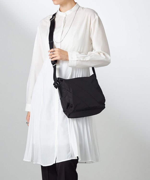 Y'SACCS ストリームラインショルダー ブラック