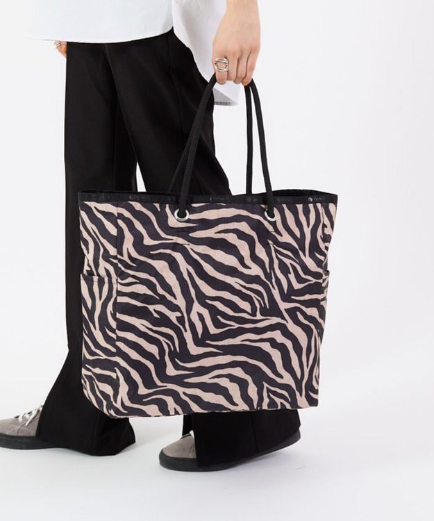 LeSportsac LARGE 2 WAY TOTE/ラフィアゼブラ/ブラック ラフィアゼブラ/ブラック