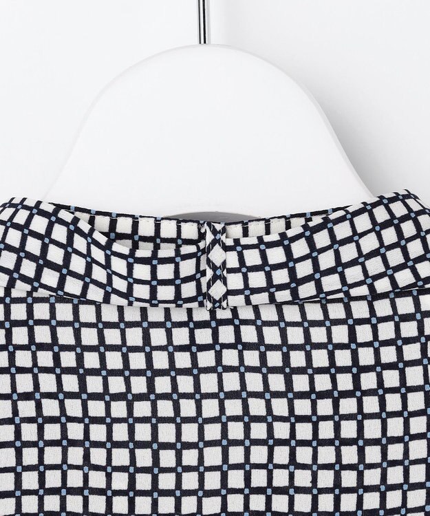 J.PRESS LADIES L ジーナ梨地 幾何プリント ブラウス ホワイト×ネイビー系