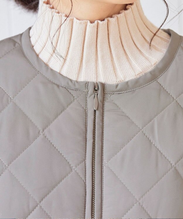 Tiaclasse L コンパクトなシルエットのキルティングショートコート グレージュ