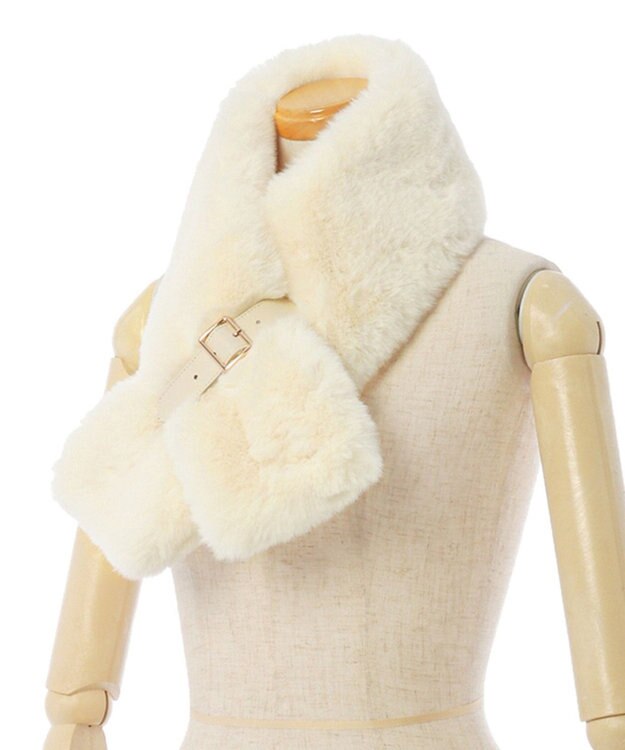 MOONBAT 【大人百花1月号掲載】FURLA フェイクファーマフラー ベルト差し込み ファーティペット ロゴプレート付 オフホワイト