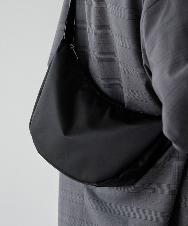 russet ナイロンラウンドショルダーバッグ (CE-1327-WEB) Black2
