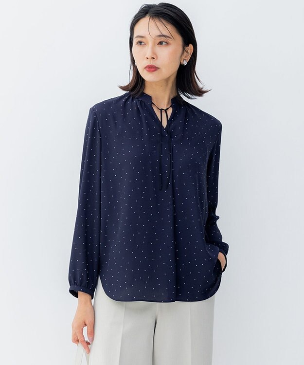 23区 L 【洗える】バックサテンアムンゼン ドットプリント リボン付き スキッパー ブラウス ネイビードット