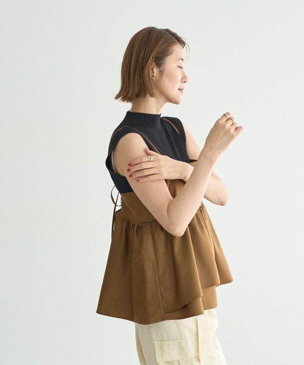 YECCA VECCA シャイニーオーバーキャミ Camel