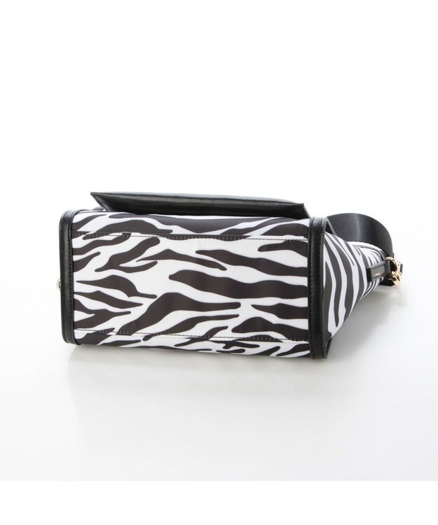 LA BAGAGERIE リサイクルレザー　フラップショルダー ゼブラ