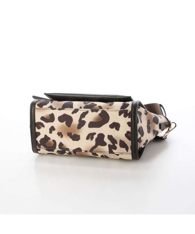 LA BAGAGERIE リサイクルレザー　フラップショルダー レオパード