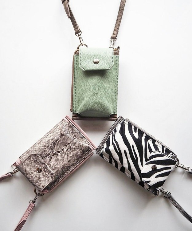 LA BAGAGERIE 【インスタグラマー chiyoさん×LA BAGAGERIE】コンビスマホショルダー シルバー×ゼブラ