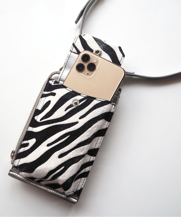 LA BAGAGERIE 【インスタグラマー chiyoさん×LA BAGAGERIE】コンビスマホショルダー シルバー×ゼブラ