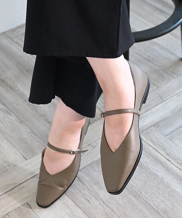 APOM 日本製 晴雨兼用スクエアトゥストラップシューズ15＜CRAHUG限定＞ グレージュ