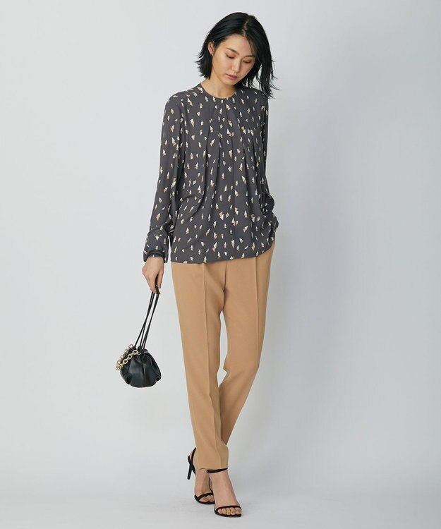 ICB 【UVケア・速乾】Back Satin Amunzen クルーネックブラウス グレー柄