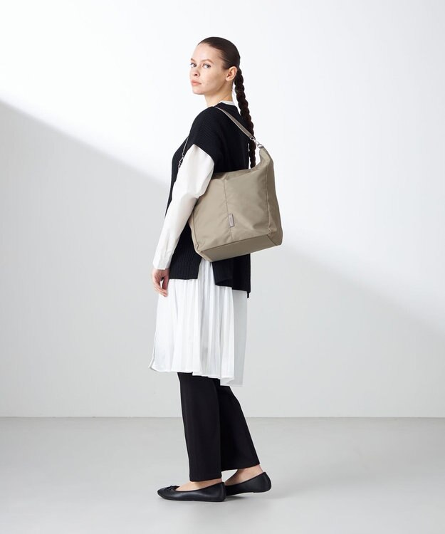 Y'SACCS ツイルナイロン　カーブショルダー　Mサイズ グレージュ