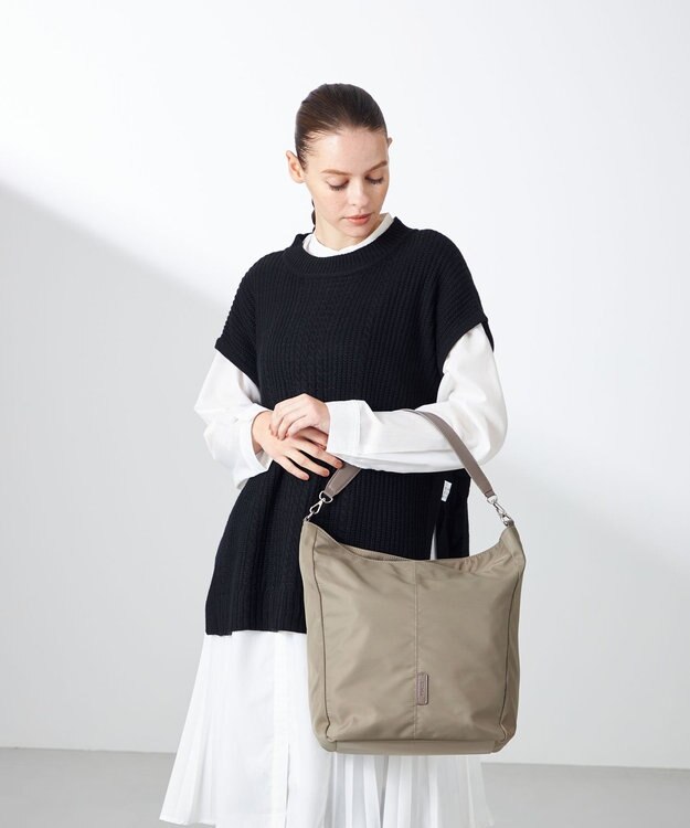 Y'SACCS ツイルナイロン　カーブショルダー　Mサイズ グレージュ