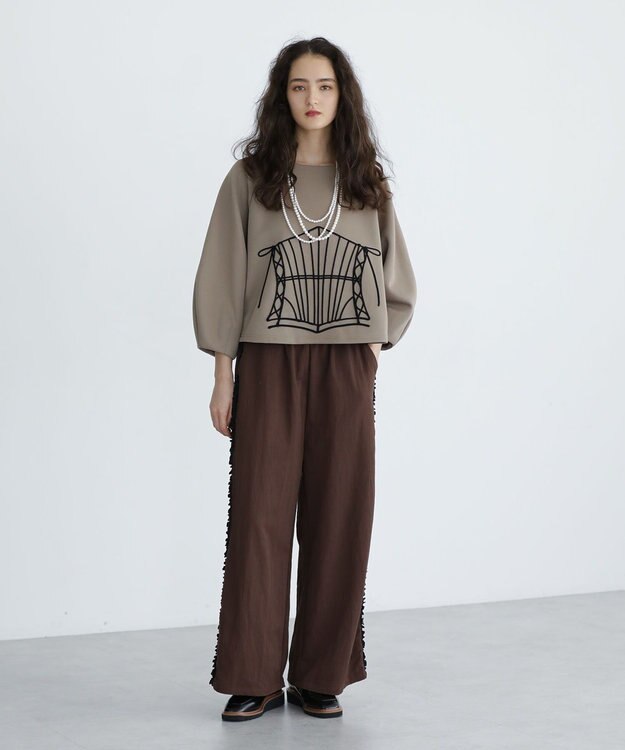 Green Parks ■ESCAR コルセットコード刺繍プルオーバー Mocha