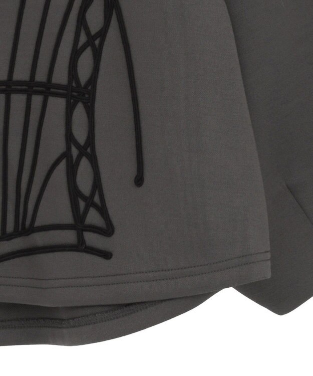 Green Parks ■ESCAR コルセットコード刺繍プルオーバー Charcoal Gray