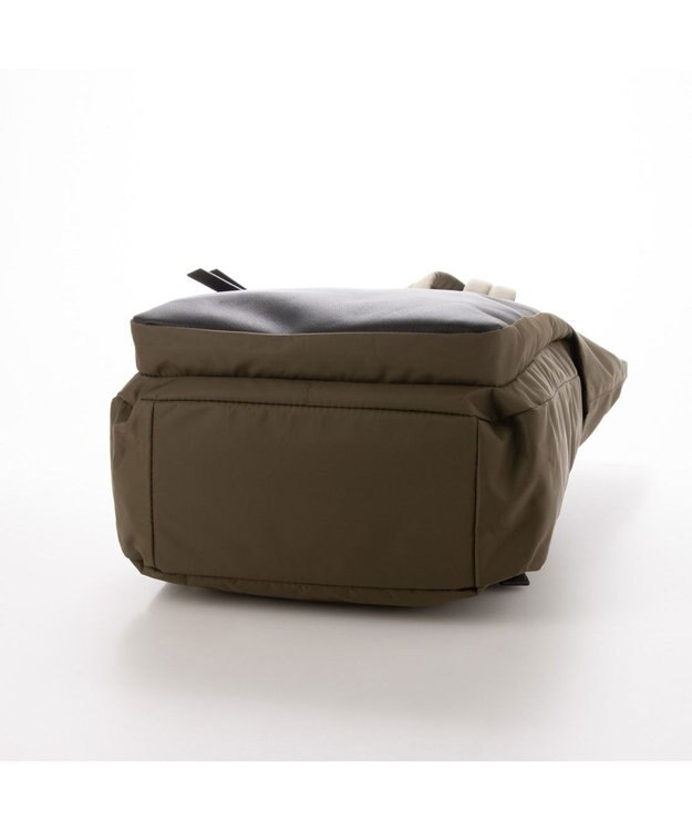 Y'SACCS リサイクルナイロン×カウレザー ラップリュック カーキ