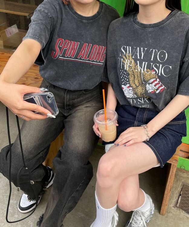 WEGO 【綿100%】ヴィンテージウォッシュグラフィックTシャツ スミクロ