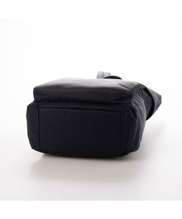 Y'SACCS リサイクルナイロン×カウレザー ラップリュック ネイビー