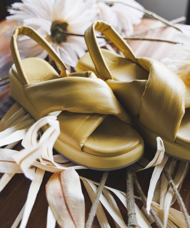 BONTRE 【BONTRE/ボントレ】パフィーストラップサンダル/40352-US イエロー