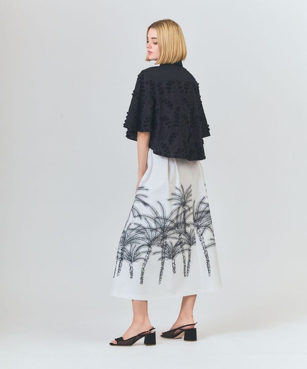 GRACE CONTINENTAL フラワーembケープブラウス ブラック