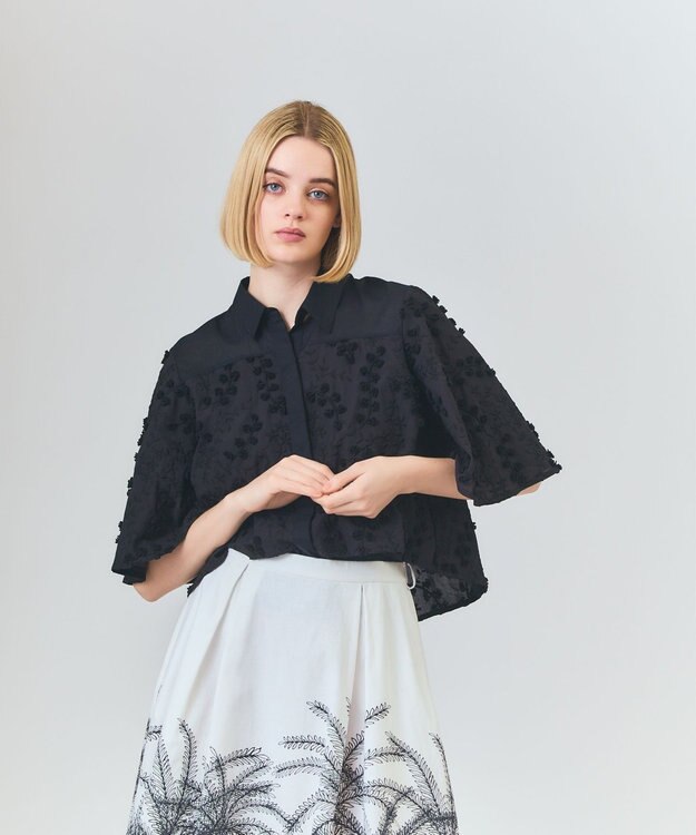 GRACE CONTINENTAL フラワーembケープブラウス ブラック