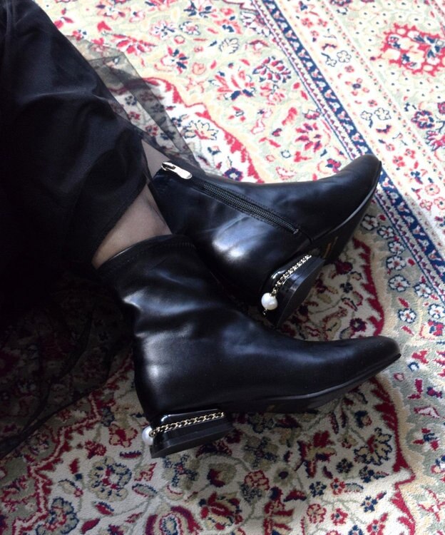 Bridget Birkin 【Bridget Birkin】パールチェーンヒールストレッチショートブーツ ブラック