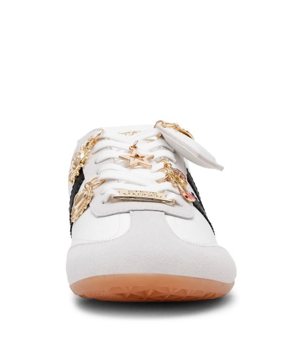 STEVE MADDEN BASSETT チャーム付きローカットスニーカー ホワイトブラック