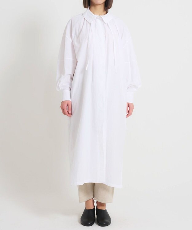 muuc 〈多彩な着方が叶う〉〈衿立て＆衿折り〉〈遠州織物の工場で織られた上質なコットン生地〉リボン紐付き多様衿 シャツワンピース ホワイト