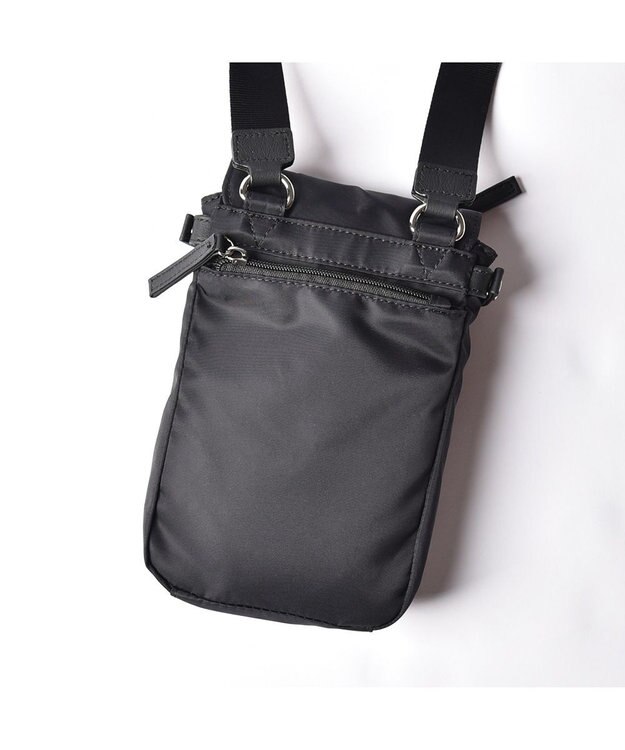 Y'SACCS ナイロン×牛革コンビシリーズ　縦型ポシェット ブラック