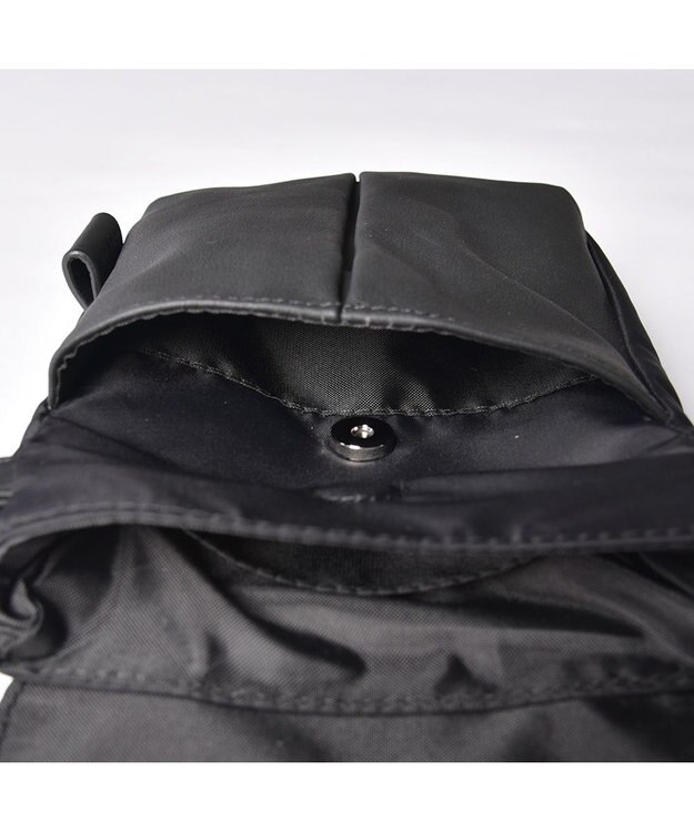 Y'SACCS ナイロン×牛革コンビシリーズ　縦型ポシェット ブラック