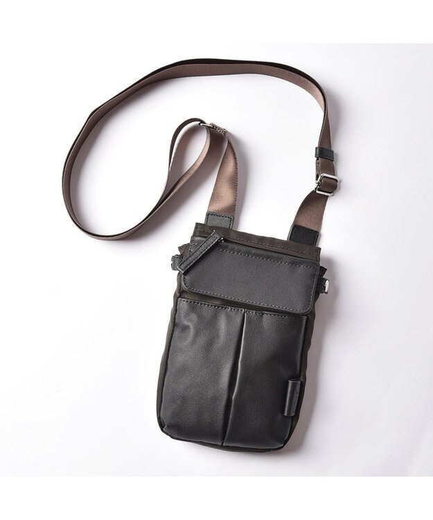 Y'SACCS ナイロン×牛革コンビシリーズ　縦型ポシェット チョコ