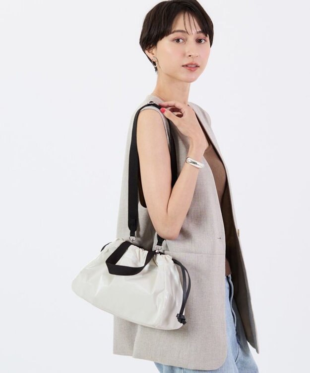 LeSportsac E/W CITY DRAWSTRING BAG??? /アップタウンパールシャイン/ブラック アップタウンパールシャイン/ブラック