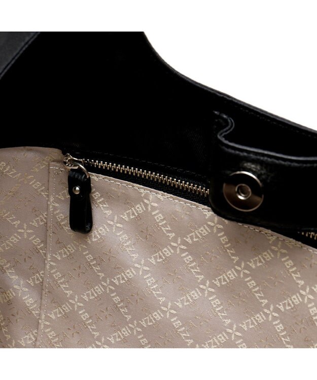 IBIZA アニマーダ　ナイロン　セミショルダーバッグ 黒