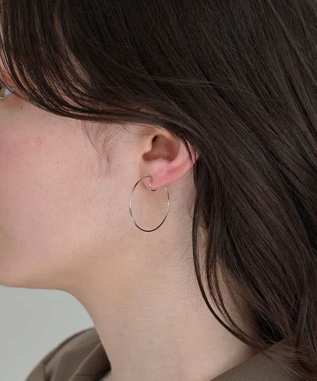 Phoebe 〈痛くないシリーズ〉ファセットスリムフープライトフィットイヤリング　シルバー シルバー