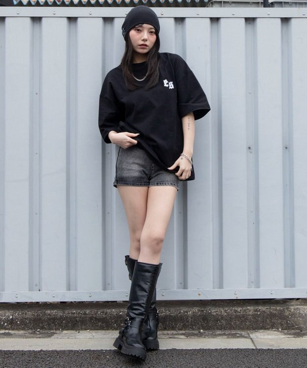 WEGO 【ユニセックス着用ITEM/MLサイズ展開】アクセ付きストレートライングラフィックT（SS） ブラック