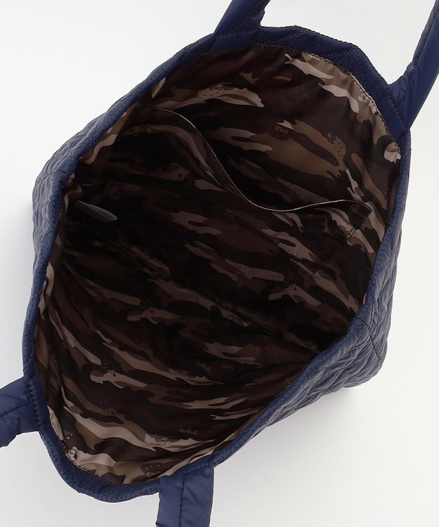 LA BAGAGERIE 【LA BAGAGERIE×HELLO KITTY】リボンチャーム付き　キルティングトート ネイビー