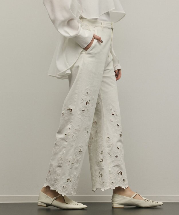 GRACE CONTINENTAL カットワークフレアパンツ ホワイト