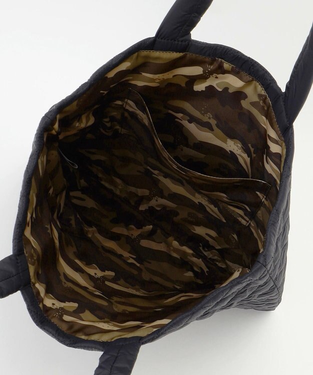 LA BAGAGERIE 【LA BAGAGERIE×HELLO KITTY】リボンチャーム付き　キルティングトート ブラック