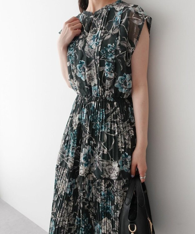 YECCA VECCA 【追加生産】フラワー柄シアープリーツワンピース Ivory