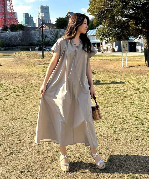 UNFILO 【GISELe 6月号掲載/洗える/軽量】MOVE TEX ギャザーワンピース グレージュ