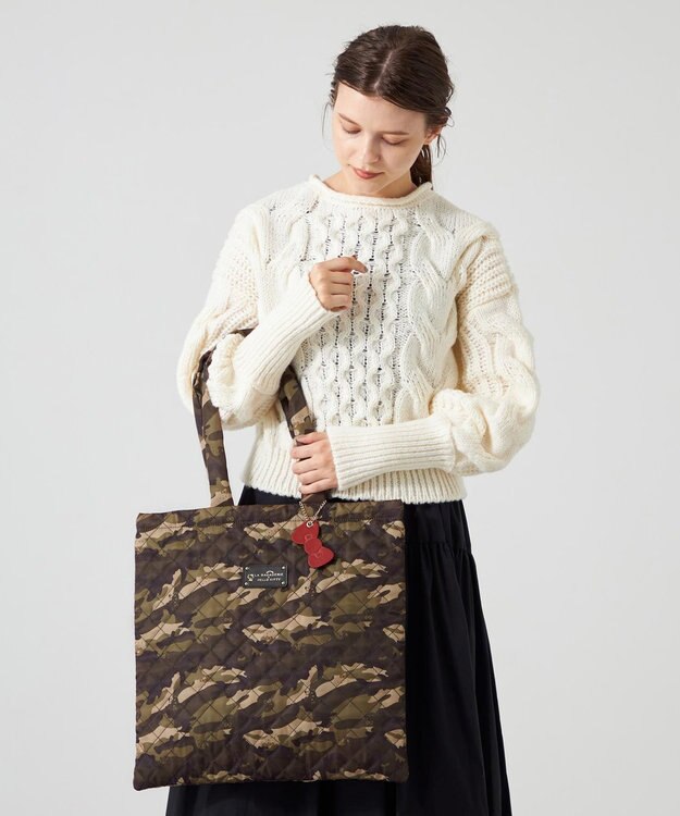 LA BAGAGERIE 【LA BAGAGERIE×HELLO KITTY】リボンチャーム付き　キルティングトート カーキ