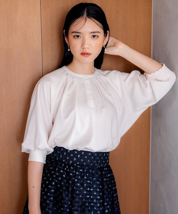 組曲 S 【WEB限定】シアーカルゼ ドルマンスリーブ ブラウス アイボリー系