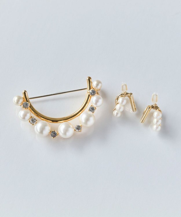 Phoebe <オンワード限定セット>ダブルデコレイトパールライトフィットイヤリング×フォーマルパールビジューハーフブローチ ゴールド